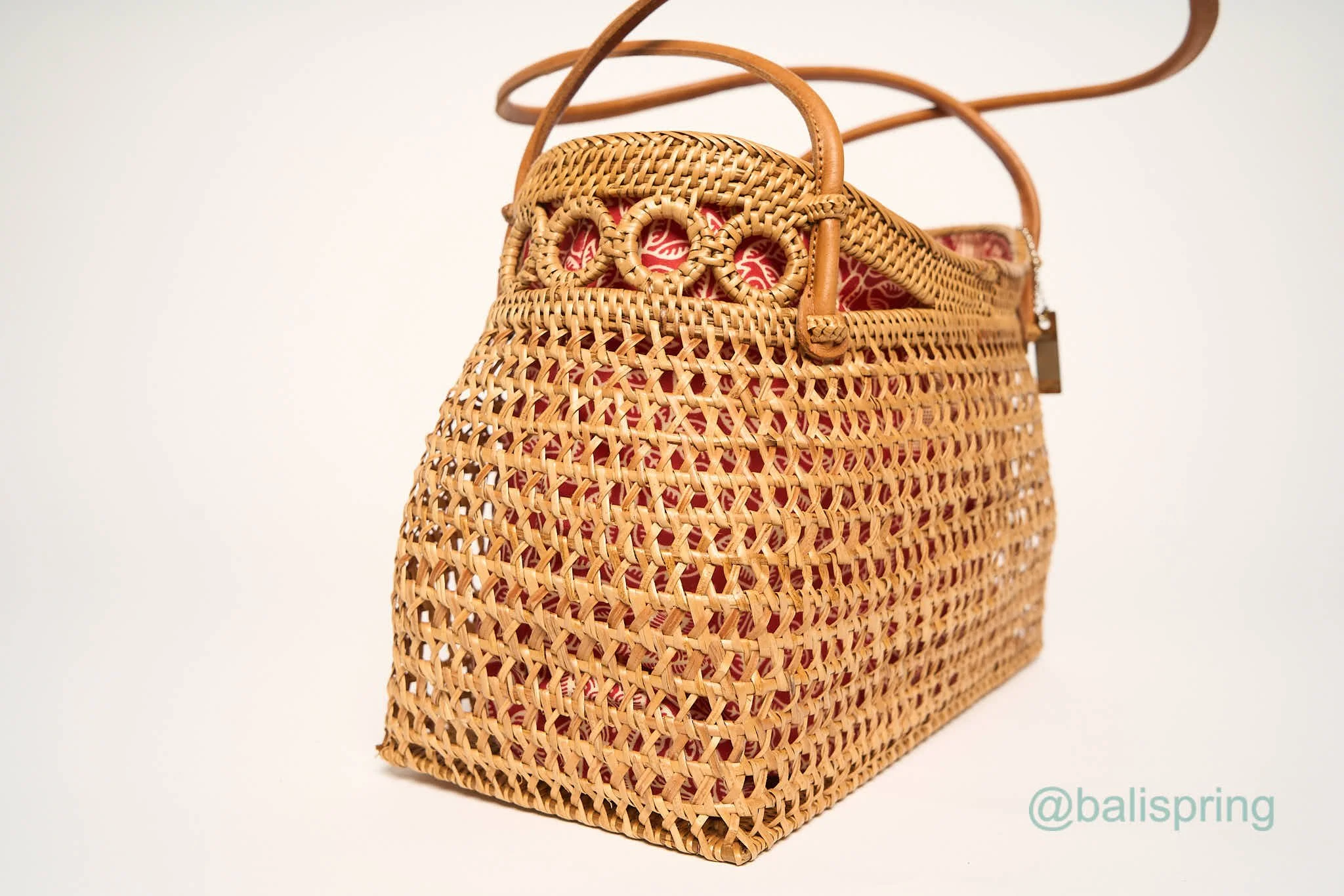 洋書 Ulat-ulatan:Traditional Basketry in Bali Ulat-ulatan:Traditional Basketry in Bali - メルカリ